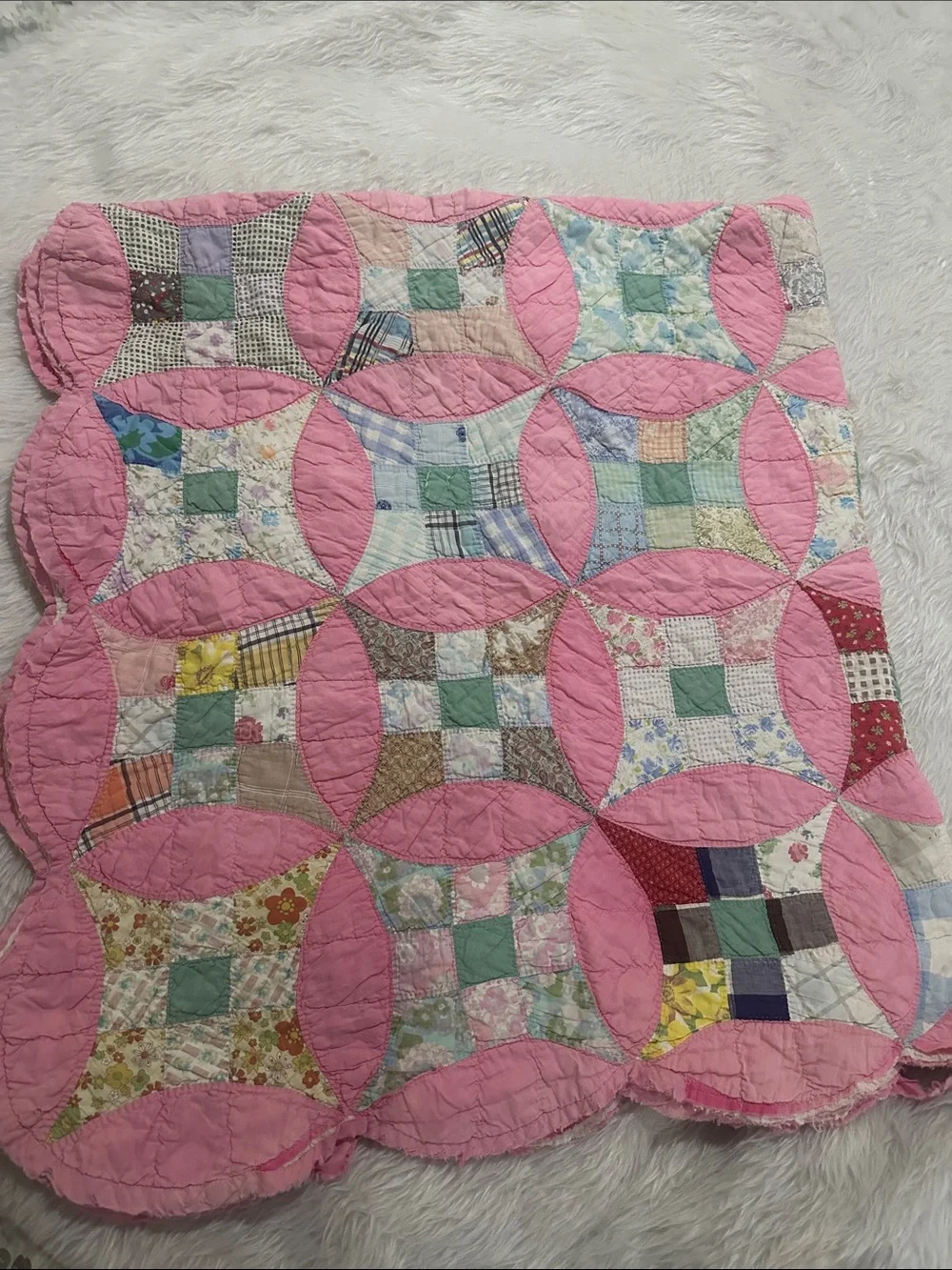 Vintage Patchwork Pink Quilted Throw - Classic Circle Pattern